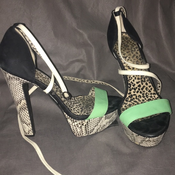 Steve Madden Shoes - Steve Madden faux snakeskin platform heels